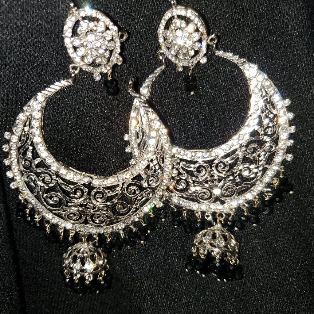 BlackSilver Earrings 30$